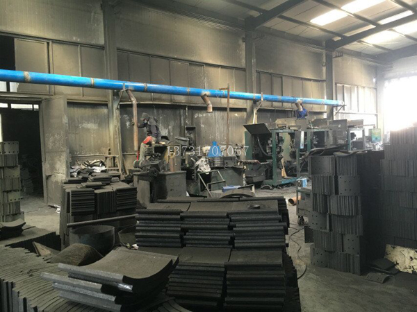 衡水故城縣剎車(chē)片廠(chǎng)車(chē)間安裝集中布袋除塵系統(tǒng)