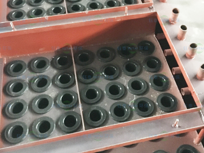 除塵布袋和除塵骨架安裝完成 除塵布袋和除塵骨架安裝完成